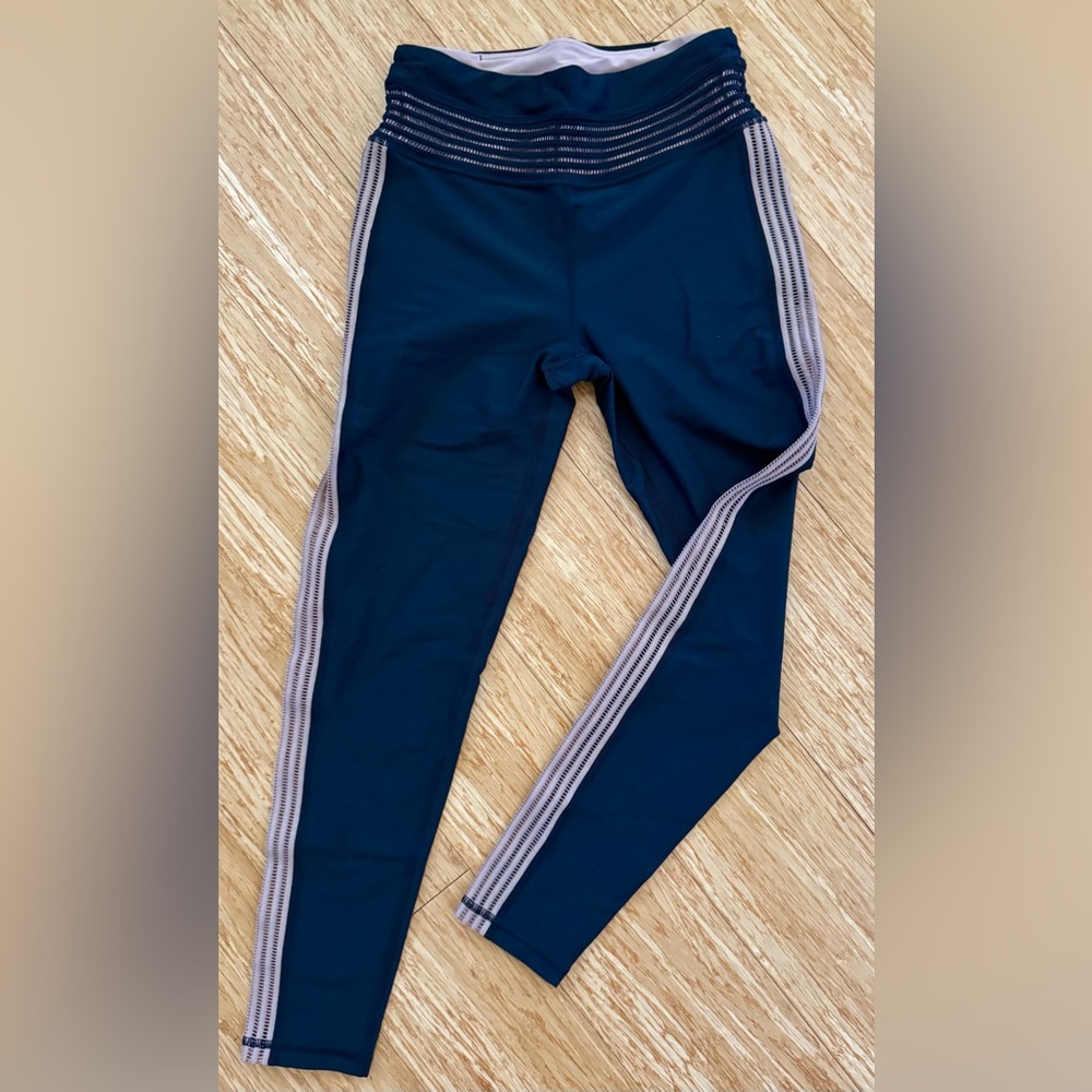 Victoria Sport Victoria Secret black leggings yoga pants XS beige trim cutouts
